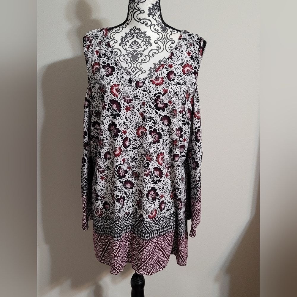 Como bluโboho cold shoulderโtopโ